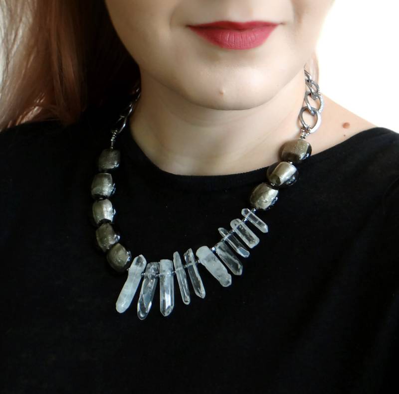 Bergkristall Statement Kette Lampwork Perlen, Gunmetal Kette von AlinaandT