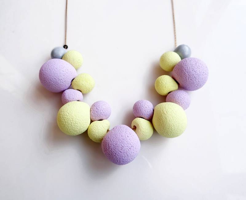 Pastell Bib Halskette Lila Gelbe Polymer Clay Statement Halskette von AlinaandT