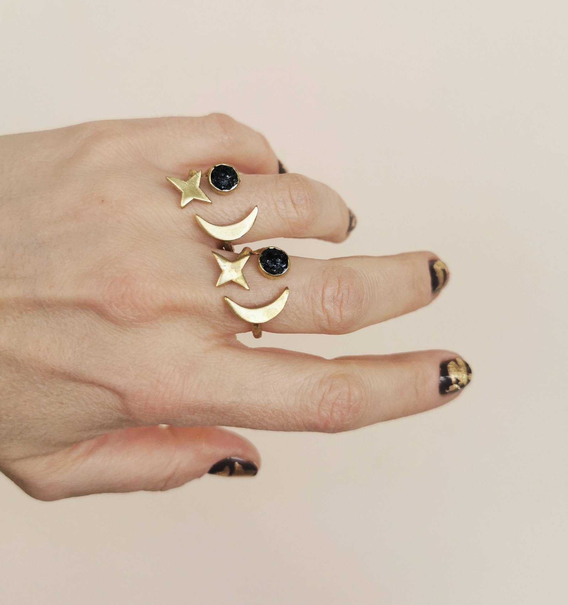 Schwarzer Turmalin Himmelsring Sonne Mond Stern Schmuck von AlinaandT