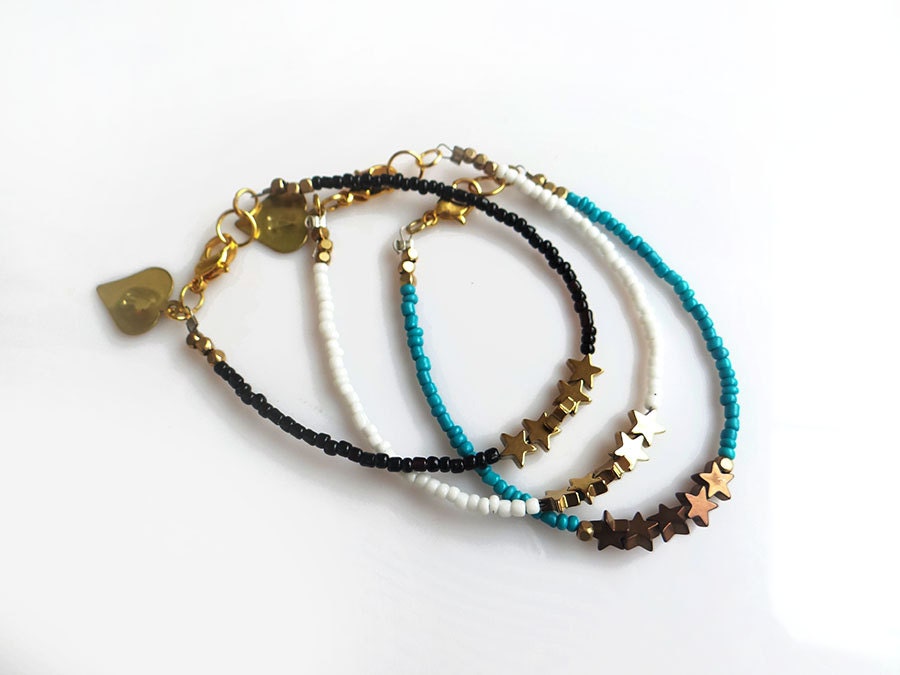 Stern Perlenarmband Gold Hämatit Sterne, Personalisierte Initiale von AlinaandT