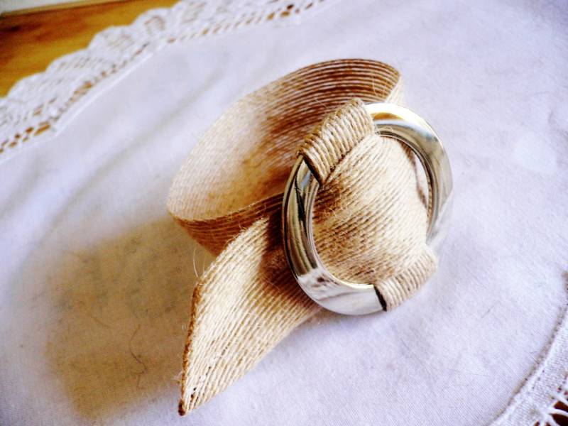 Armband, Armreif Stil... "Natürliche"... Handgefertigte Armband... Bohème-Stil Silber Ring Und Leinen Armband von AlinasArt