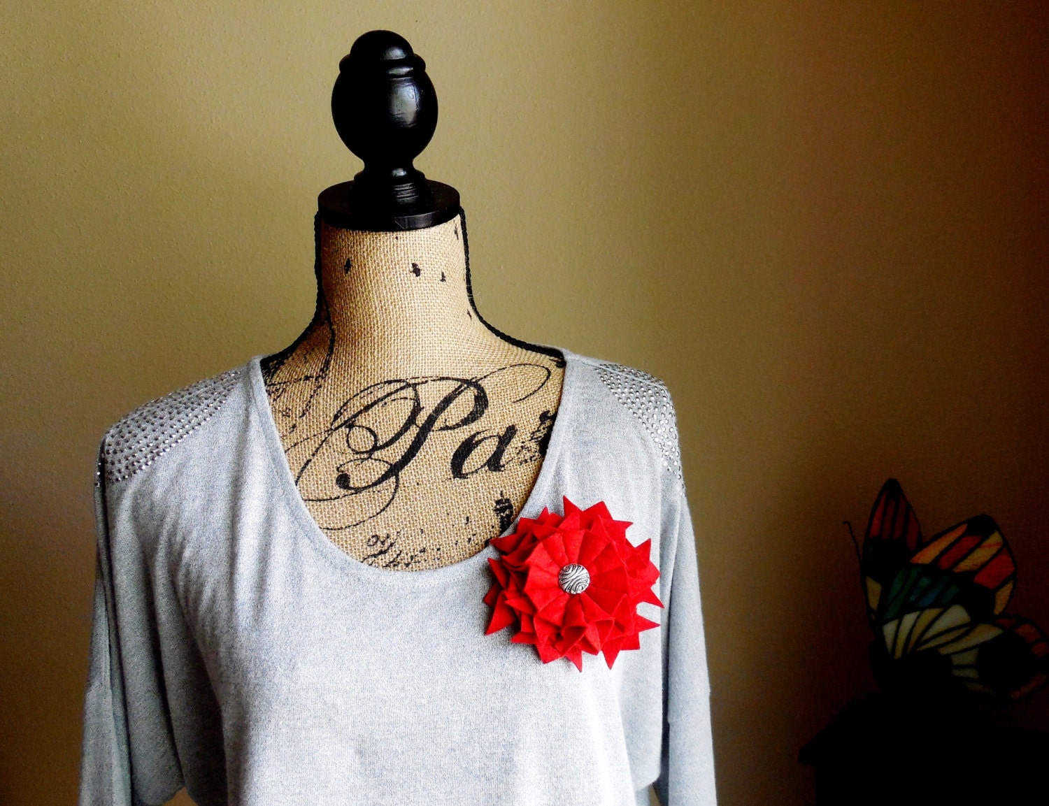 Brosche... Elegante Brosche, Himbeer-Rot... Tolle Geschenkidee Für Mama... Freund... Jemand Besonderes von AlinasArt