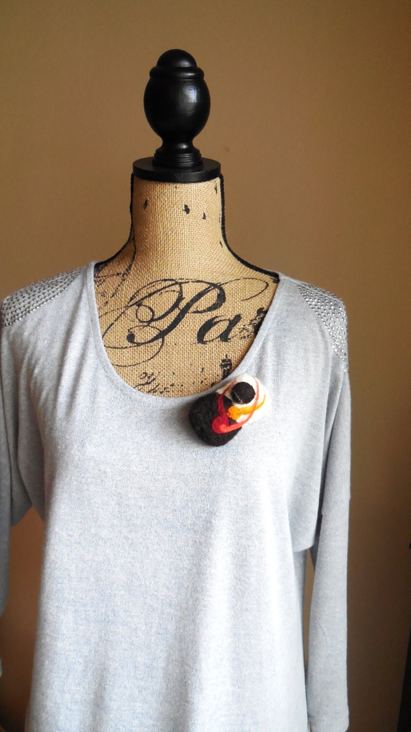 Brosche... Hand Gemacht... Abstrakt Design... Tragbare Kunst... Hand-Filz von AlinasArt