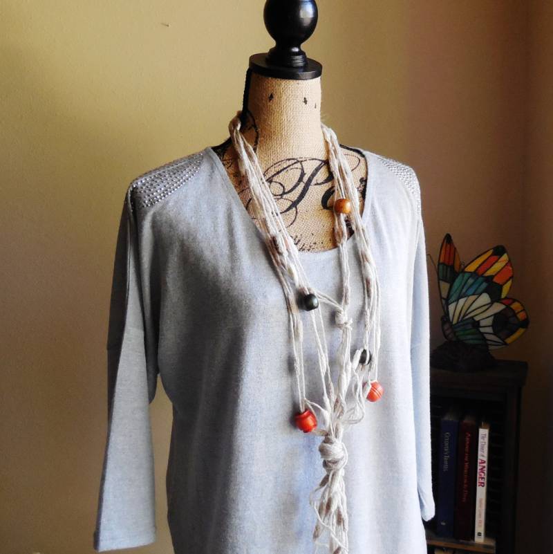 Handgemachte Halskette Mit Garn Und Holzperlen, Strand Elegante Boho von AlinasArt