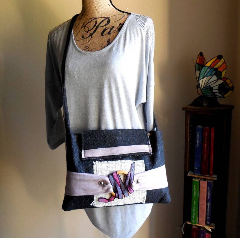 Umhängetasche Modernes Und Einzigartiges Design Geldbörse Crossbody-Bag Schwarz Lila Farben Geldbeutel von AlinasArt