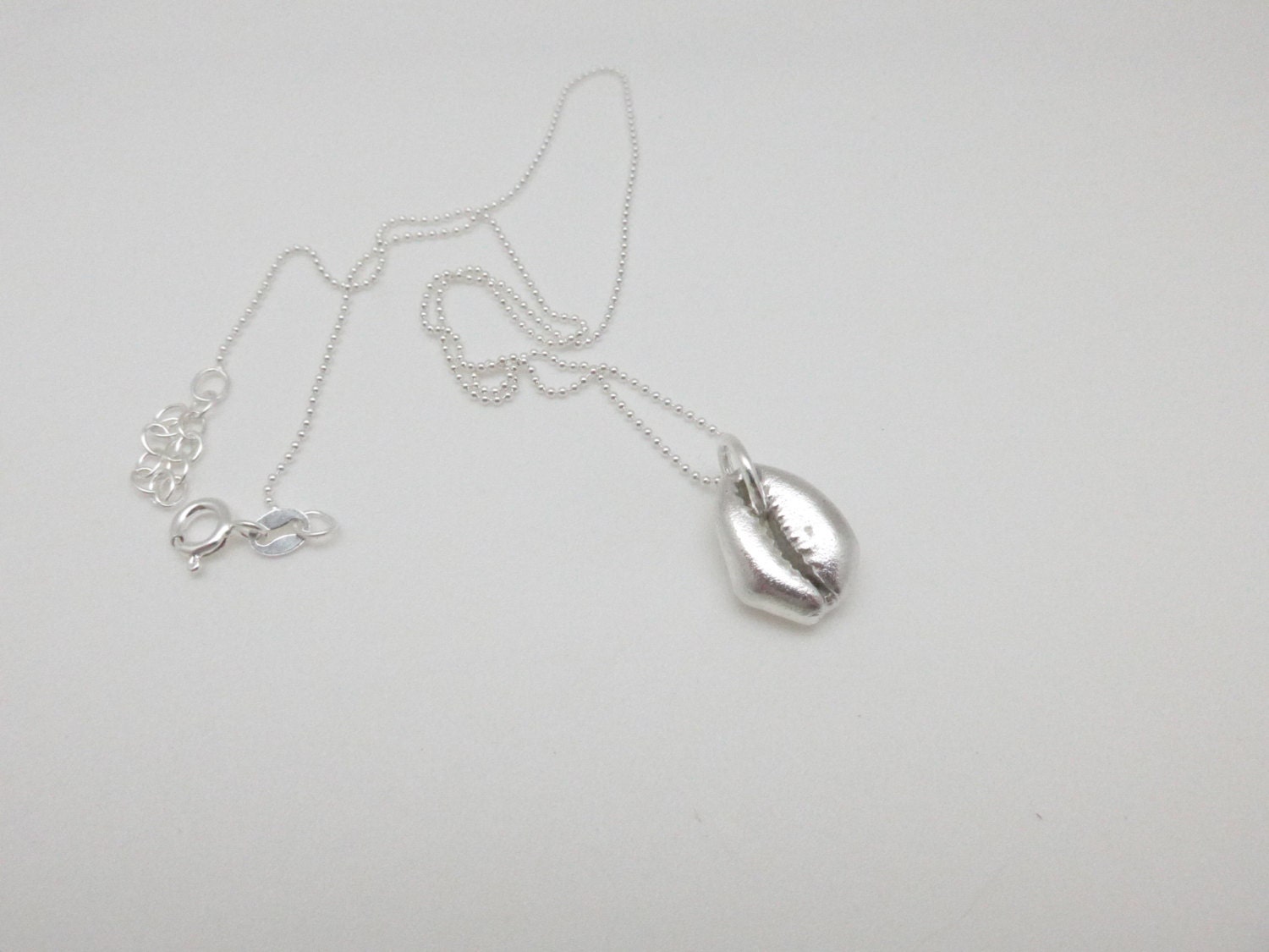 Pendentif Cauri En Argent Pendentif Cauri En Argent von AlineKBijoux