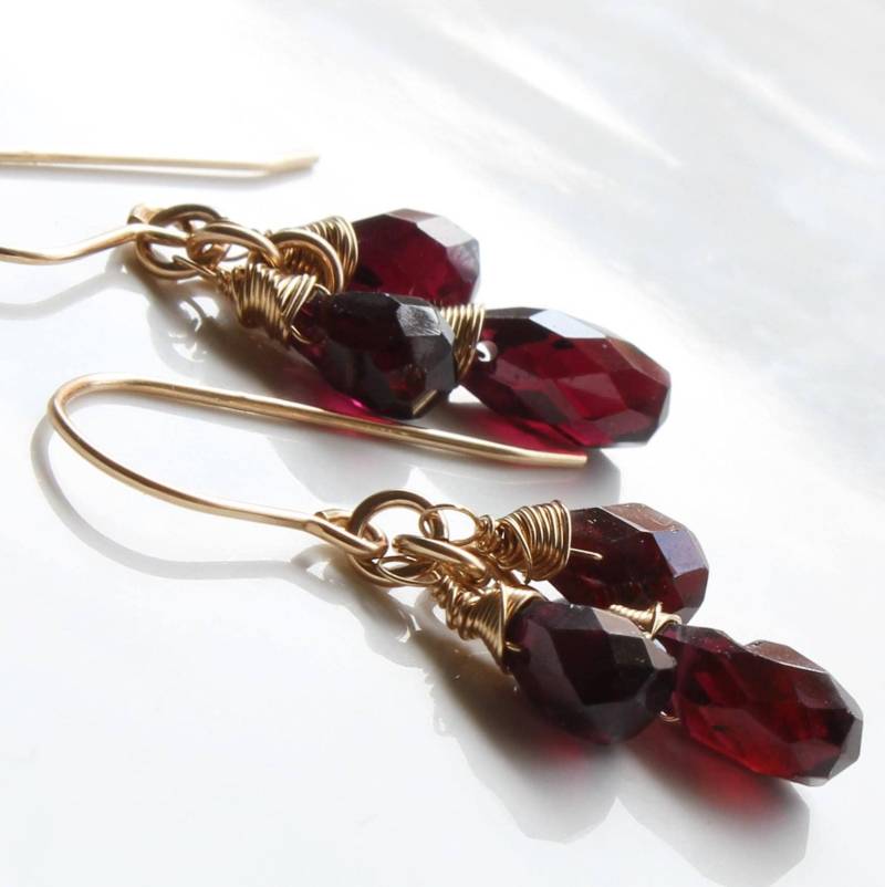 Granat Gold Filled Ohrringe Natürliche Rote Edelsteincluster Tropfen Januar Geburtsstein Muttertagsgeschenk Für Schwester Großmutter Tante 3239 von AliraTreasures