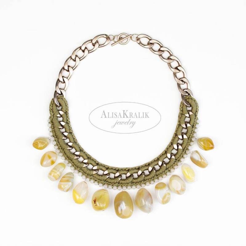 Handgemachte Statement Halskette Mit Achat Und Schnee Quarz, Grün Gelb Gestrickte Bib von AlisGlamJewelry