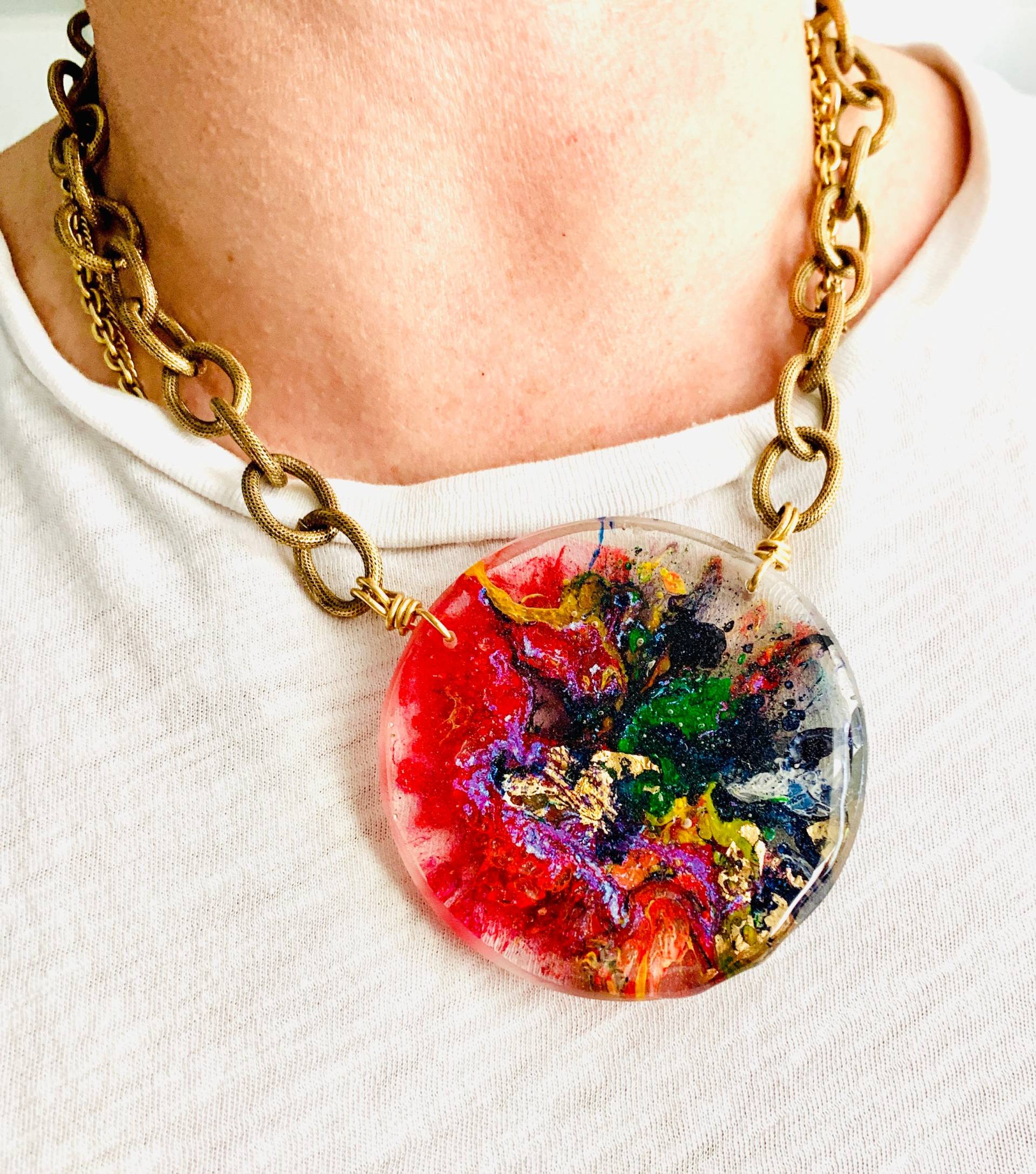 Harz Schmuck, Statement-Schmuck, Regenbogen Halskette, Bunte Blattgold Halskette Harz Schmuck, Statement-Schmuck, Regenbogen Halskette, Bunte Blattgold Halskette von AlisaMichelleDesigns