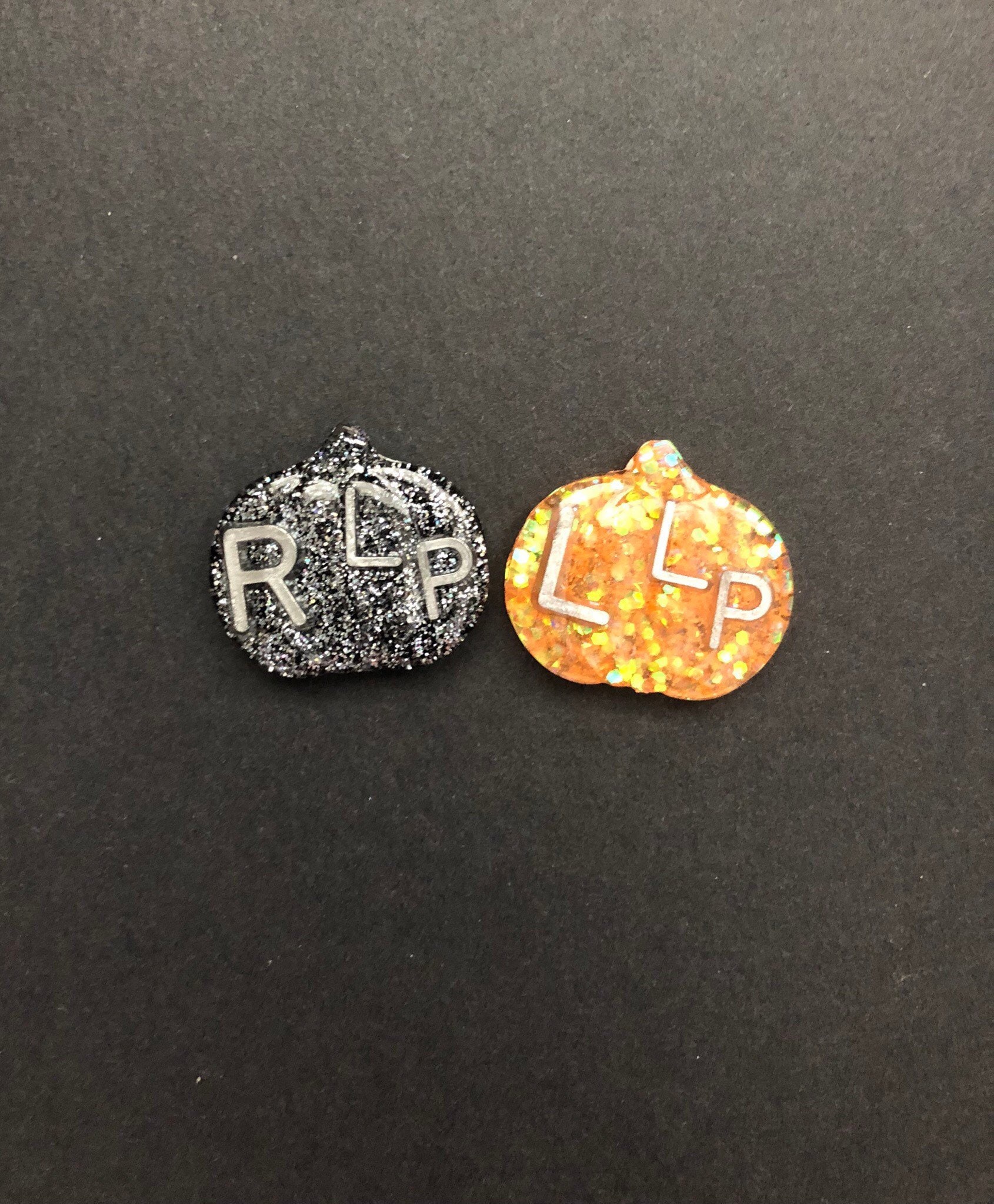 Kürbis-Röntgenmarker Mit 2 Initialen, Halloween, Herbst, Erntedank, Schwarz Und Orange, Niedlich von AlishaGoesCrafty