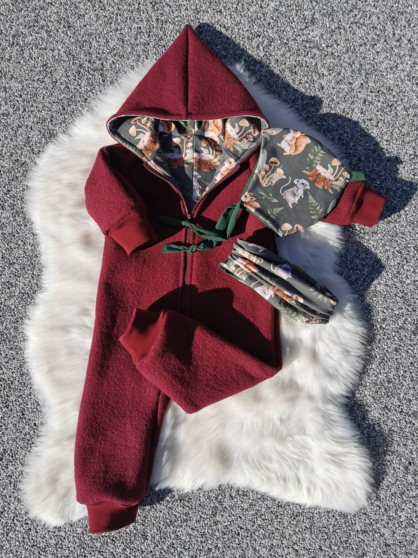 Wollwalkanzug/Overall Handmade Auf Wunsch, 100% Schurwolle, Boredaux, Waldtiere von AlishasKlimperreich