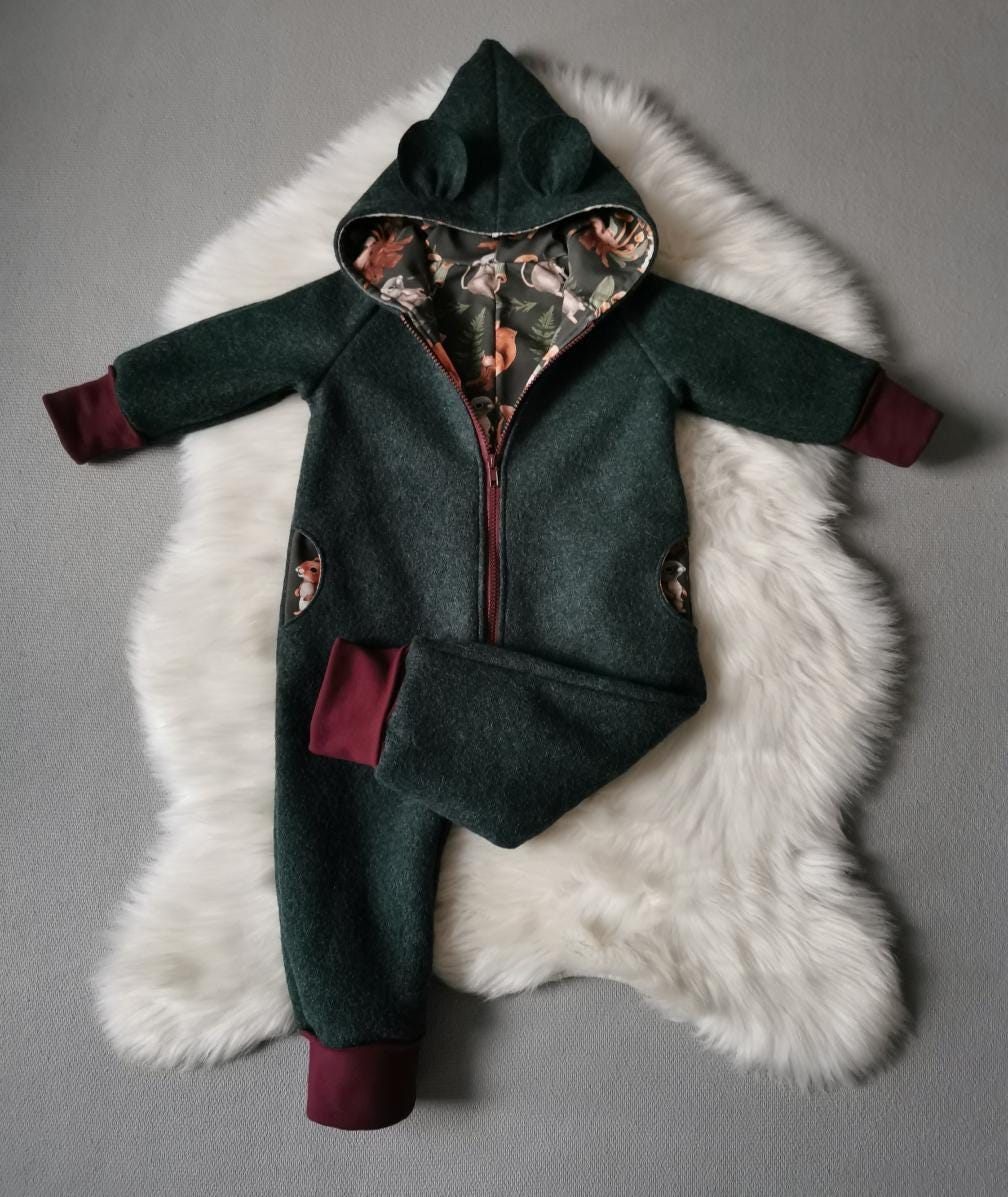 Wollwalkanzug/Overall Handmade Auf Wunsch, 100% Schurwolle, Melange Grün, Waldtiere von AlishasKlimperreich