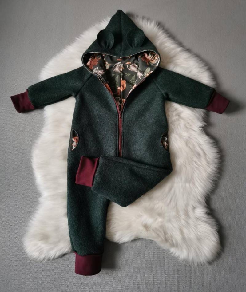 Wollwalkanzug/Overall Handmade Auf Wunsch, 100% Schurwolle, Melange Grün, Waldtiere von AlishasKlimperreich
