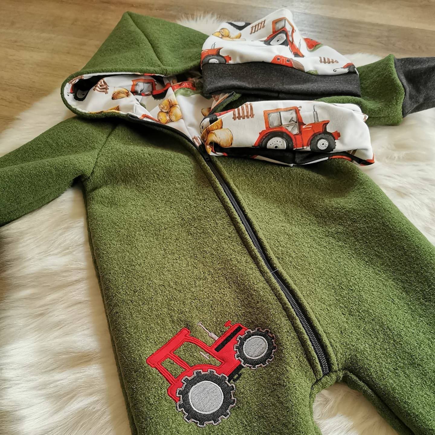 Wollwalkanzug/Overall Handmade Auf Wunsch Schurwolle, Traktor, Stick, Bauernhof von AlishasKlimperreich