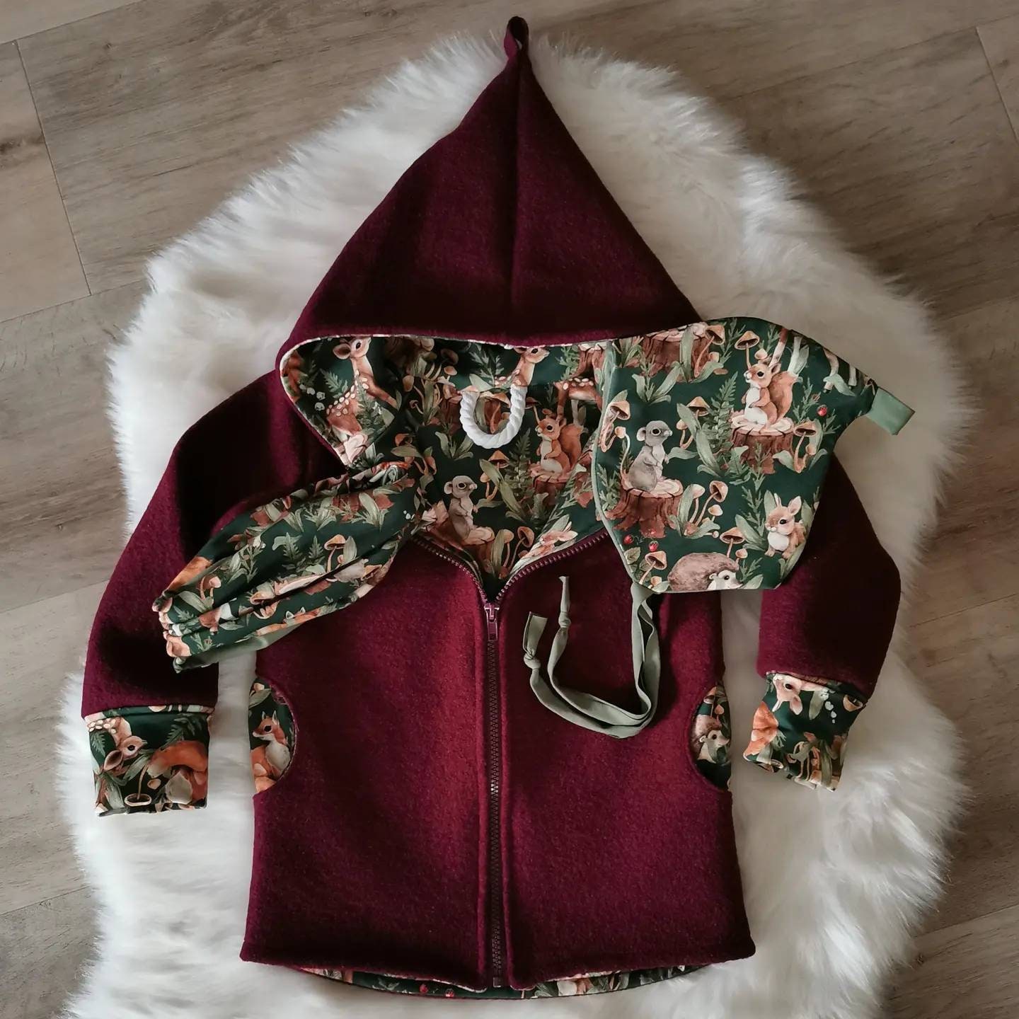 Wollwalkjacke Neu, Wollwalkmantel, Handmade Schurwolle, Waldtiere, Boredaux , Loop, Mütze, Schlupfmütze von AlishasKlimperreich