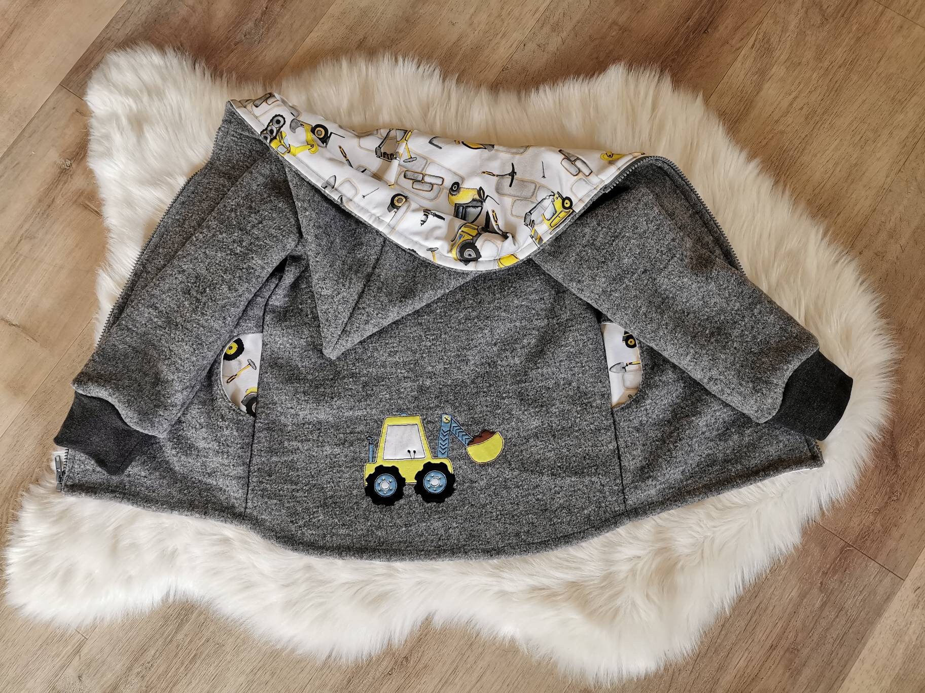 Wollwalkmantel Handmade Auf Wunsch, Schurwolle, Baustelle, Bagger von AlishasKlimperreich