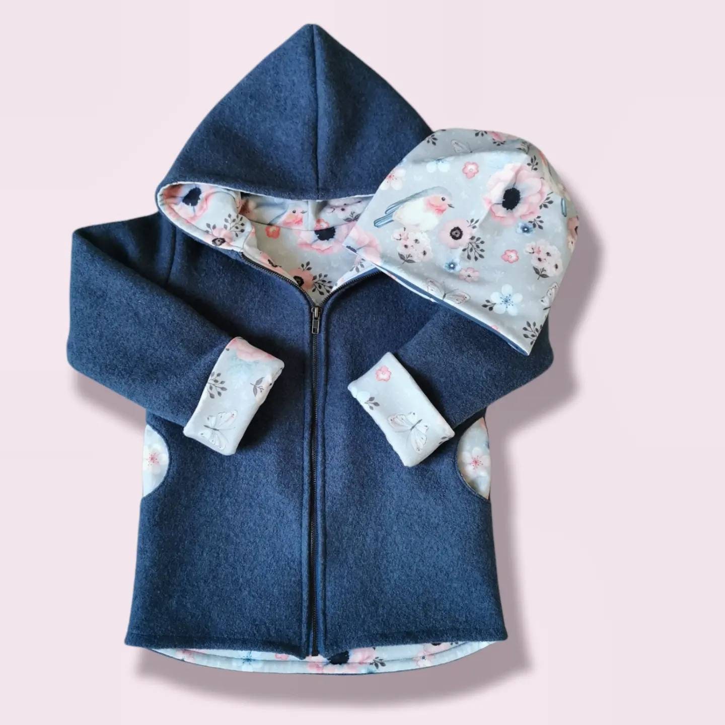 Wollwalkmantel Handmade Auf Wunsch, Schurwolle, Vögel, Rosen, Jeansblau von AlishasKlimperreich