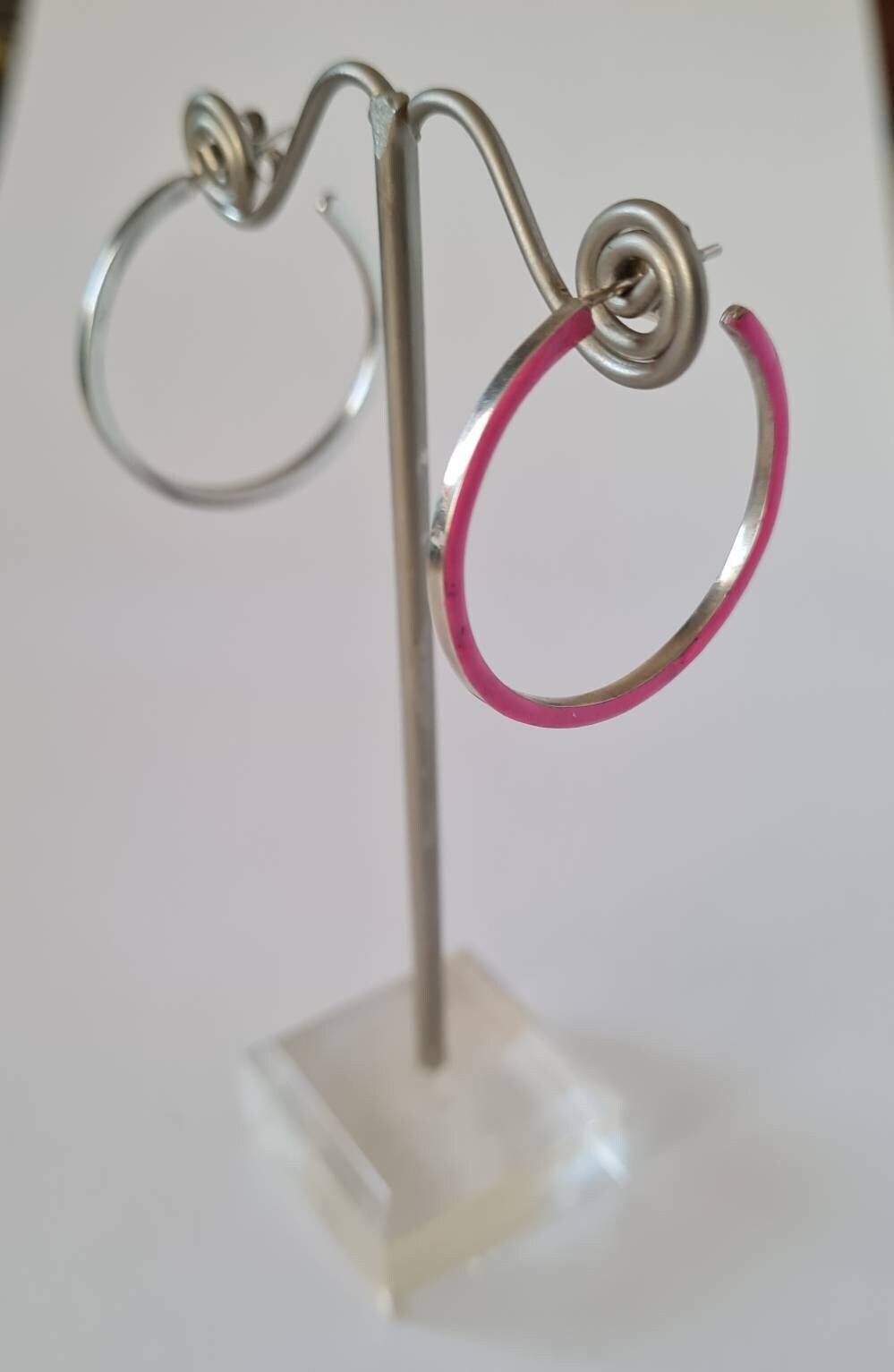 Handgemachte Sterling Silber Hoop Ohrringe Mit Rosa Emaille von AlisonRedman