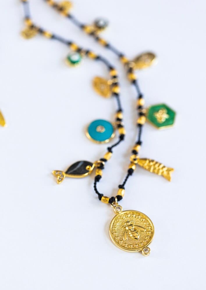 Charm Halskette, Elf Charms, Hand Geknüpft, Biene Halskette von AlisonStorryJewelry