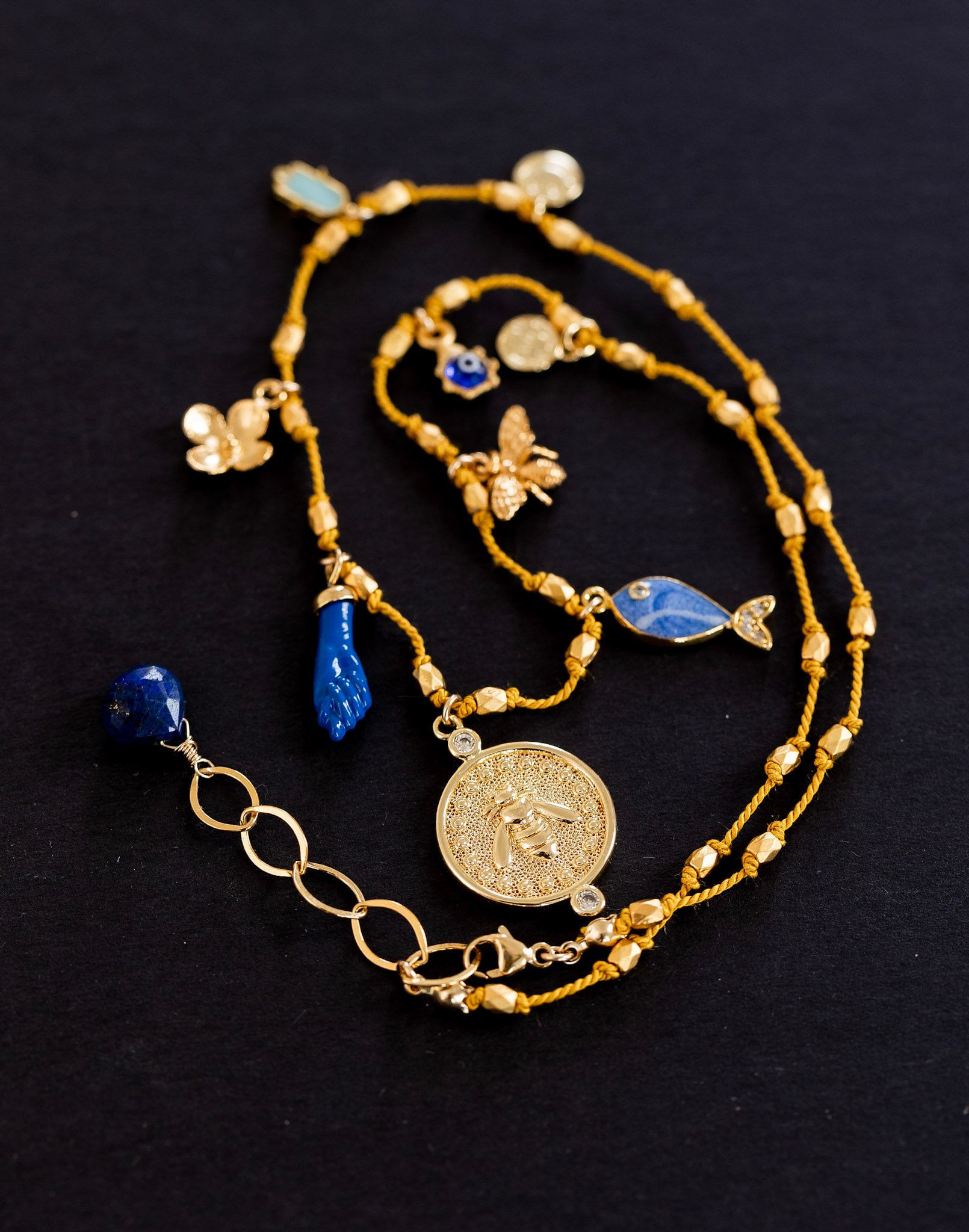 Charm Halskette, Neun Charms, Biene Handgeknüpfte Layering Halskette von AlisonStorryJewelry