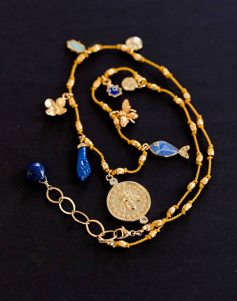 Charm Halskette, Neun Charms, Biene Handgeknüpfte Layering Halskette von AlisonStorryJewelry