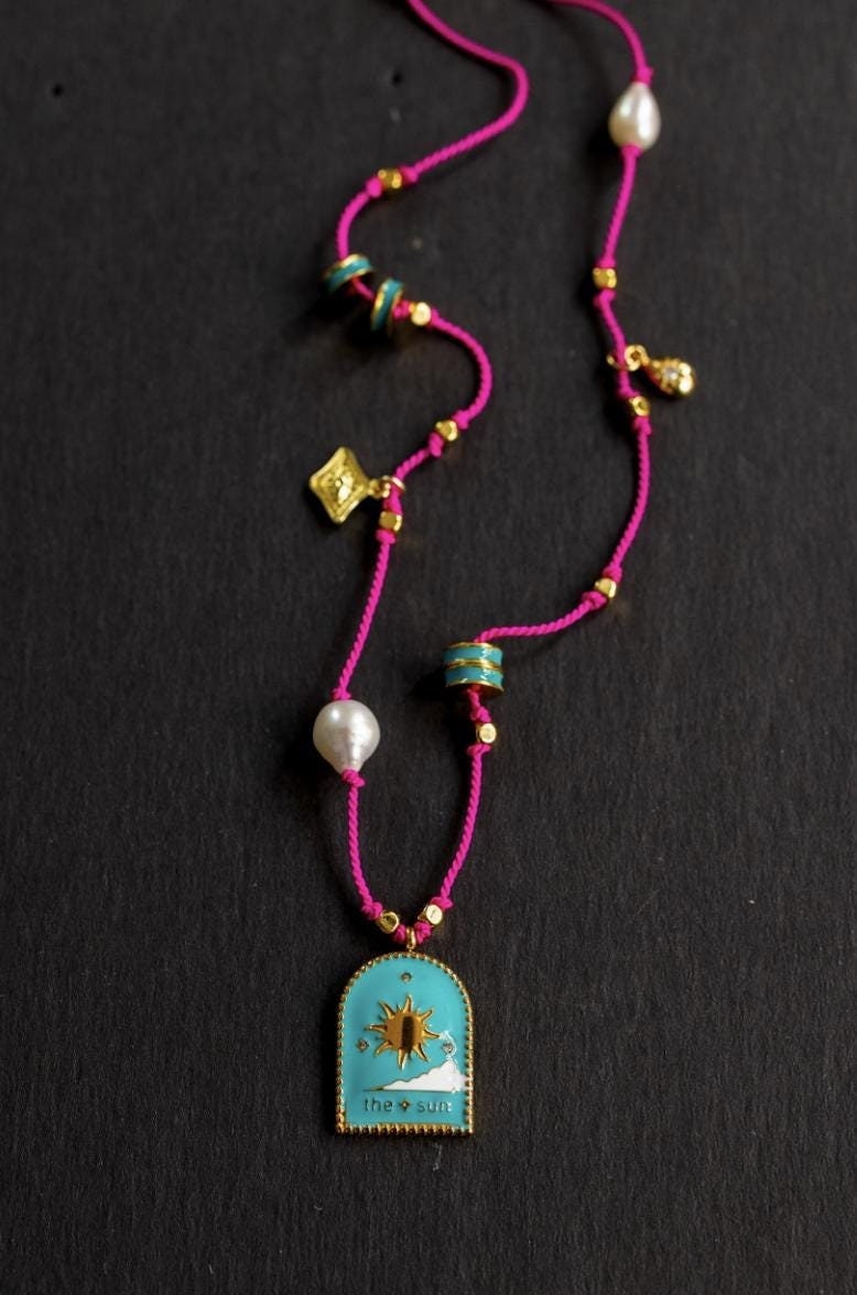 Charm Halskette, Sun Charm Perlenkette, Handgeknüpfte Halskette von AlisonStorryJewelry