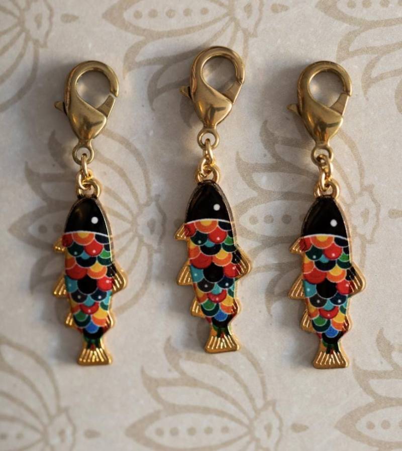 Fisch Charm, Emaille Charm, Abnehmbarer Charm Bettelarmband von AlisonStorryJewelry