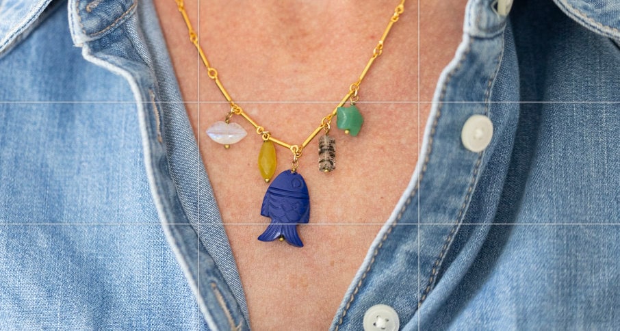 Fisch Charm Halskette, Lapis Mondstein Charme Edelstein Charms, Lippen Charme, Gold Halskette von AlisonStorryJewelry