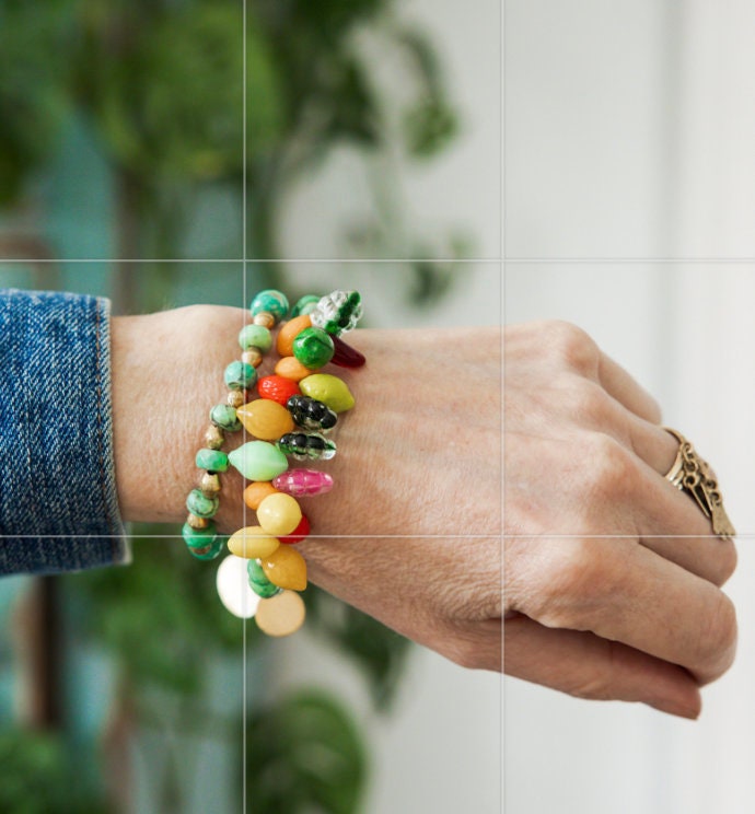 Fruit Charm Armband, Chrysopras Zweier Set, Bracelet Stack, Fruit Charms von AlisonStorryJewelry