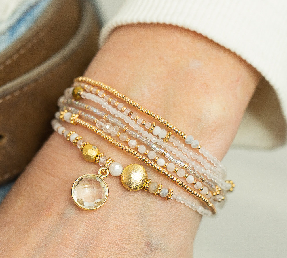 Kristall Armband, April Birthstone, Mondstein, Bergkristall, Gold Hämatit, 7 Mal Wickelt, Wickelarmband von AlisonStorryJewelry