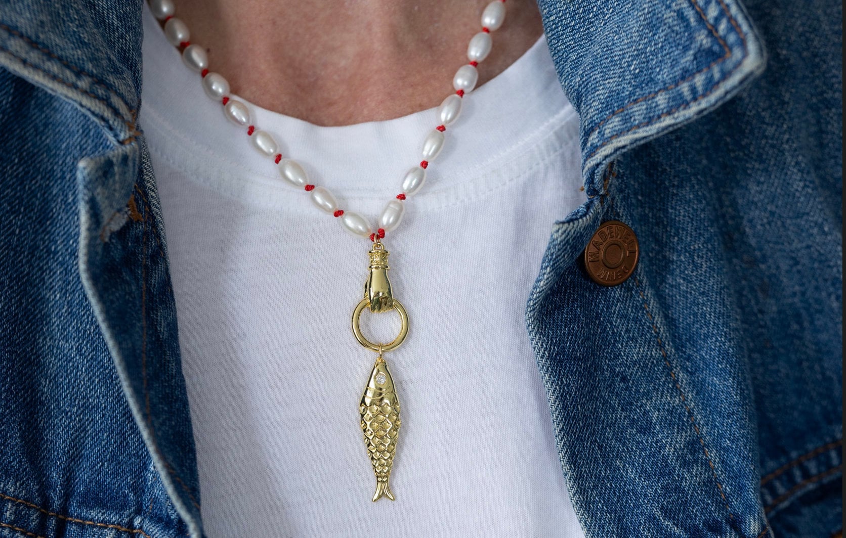 Perlenkette, Fisch Charm Halskette, Hand Geknotete Halskette von AlisonStorryJewelry