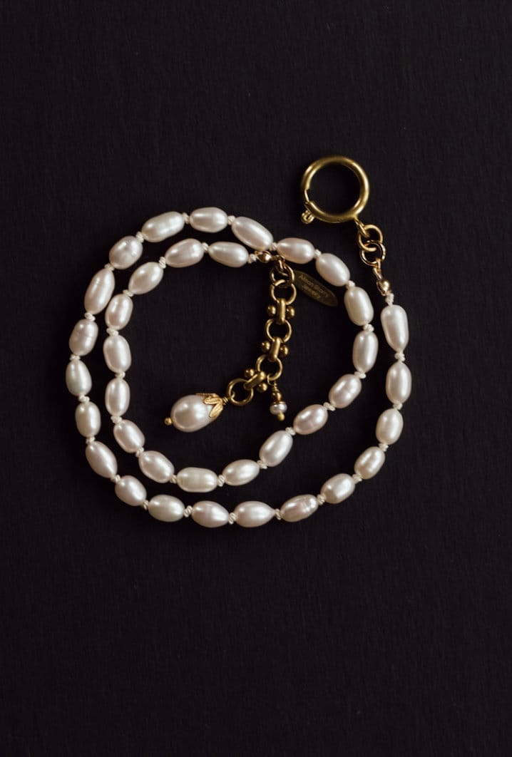 Perlenkette, Weiße Perlenkette, Handgeknüpfte Halskette, Süßwasserperlenkette, Charmekette, Einfache Halskette von AlisonStorryJewelry