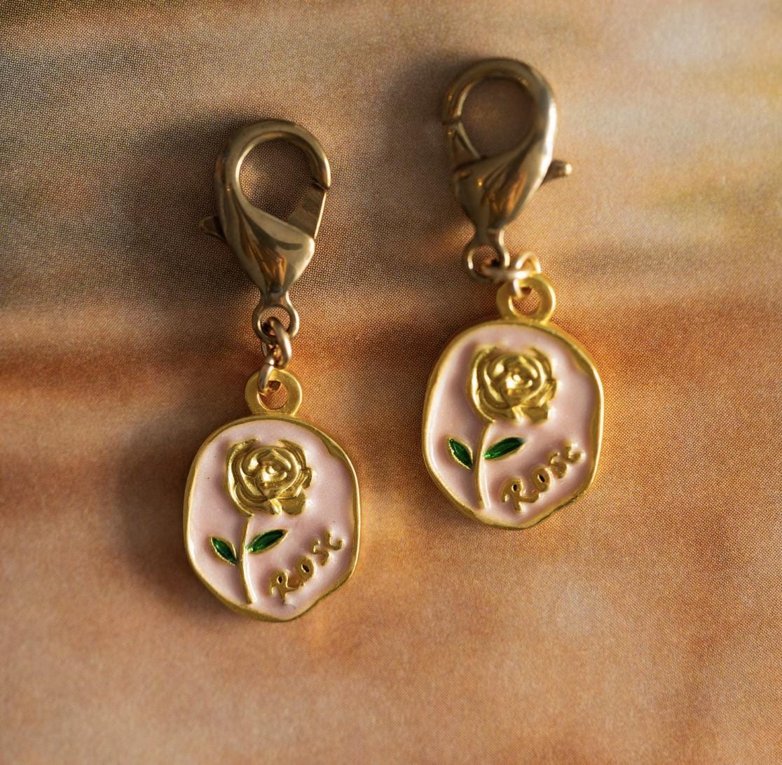 Rose Charm, Blumen Charm, Abnehmbarer Bettelarmband, Emaille Charms von AlisonStorryJewelry