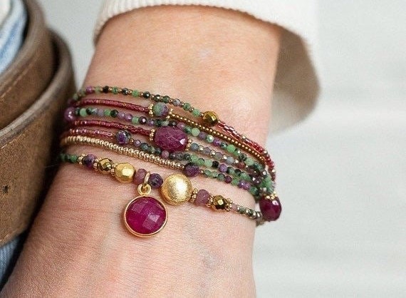 Rubin Armband, July Birthstone, Rubine, Zoisit, Gold Hämatit, 7 Mal Wickelbar, Wickelarmband von AlisonStorryJewelry