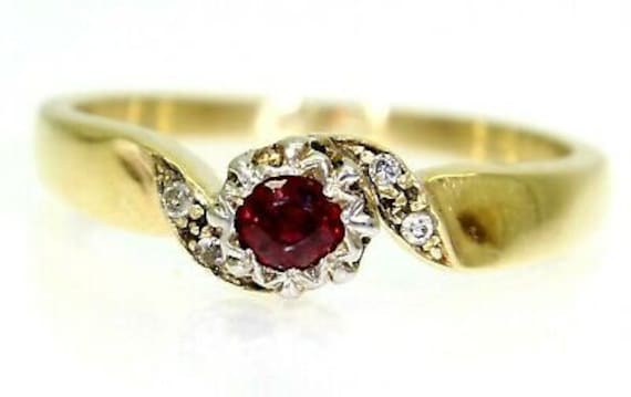 Rubin Solitär & Diamant Accents 9Ct Gelbgold Ring Größe M ~ Us 6 1/4 von AlisonsVintageGems