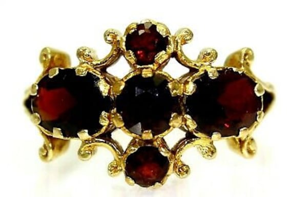 Vintage Schwerer Verzierter Granat Cluster 9Ct Gelbgold Ring Gr. N 1/2 ~ 7 von AlisonsVintageGems