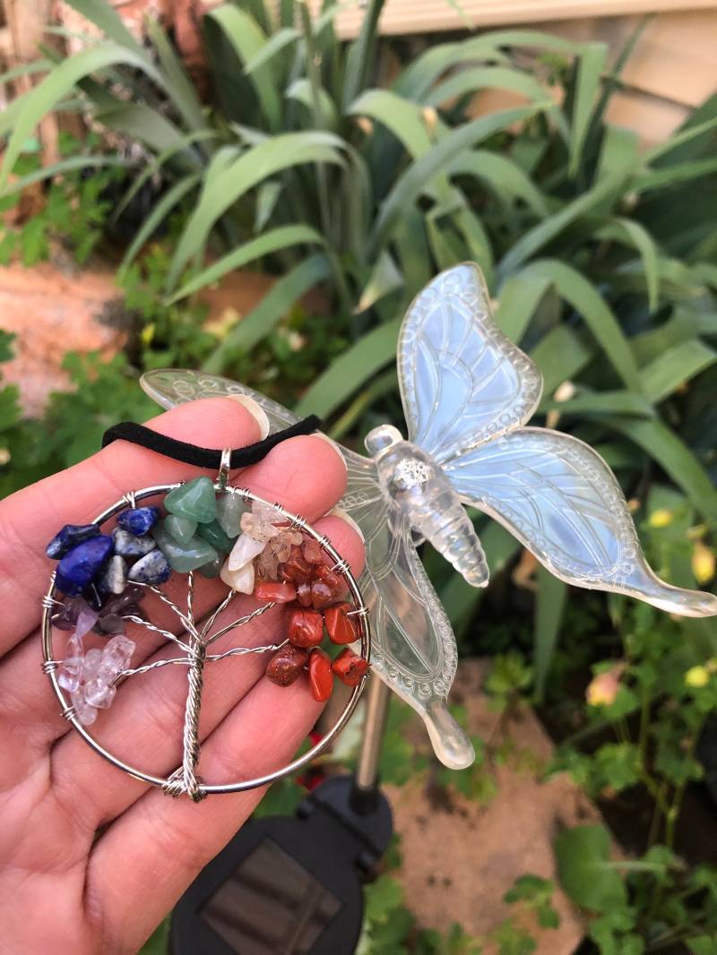 Chakra-Baum Des Lebens-Halskette Chakra-Baum Des Lebens-Halskette von Alittlepeaceofmama