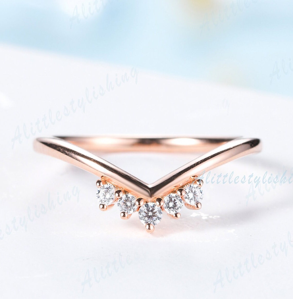 14K Rose Gold Chevron Tiara Trauring Kurve Moissanit Ring Nistend Ehering Passender von Alittlestylishing