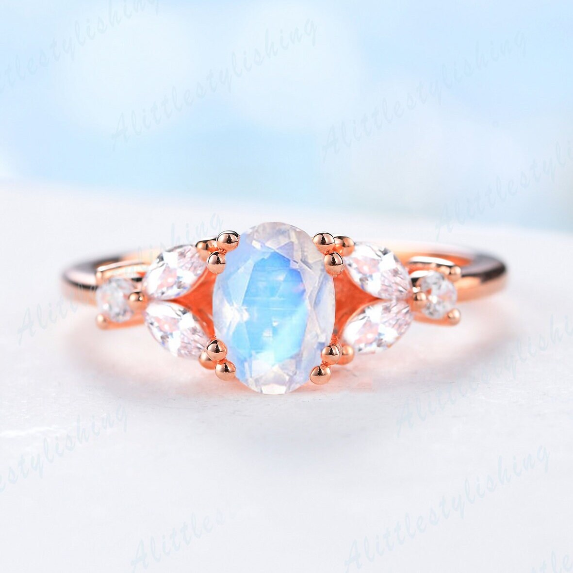 Art Deco Mondstein Verlobungsring 10K Rose Gold Birnenschliff Ring Marquise Rund Schliff Drei Stein Unikat Frau Zierliche Braut Ehering von Alittlestylishing