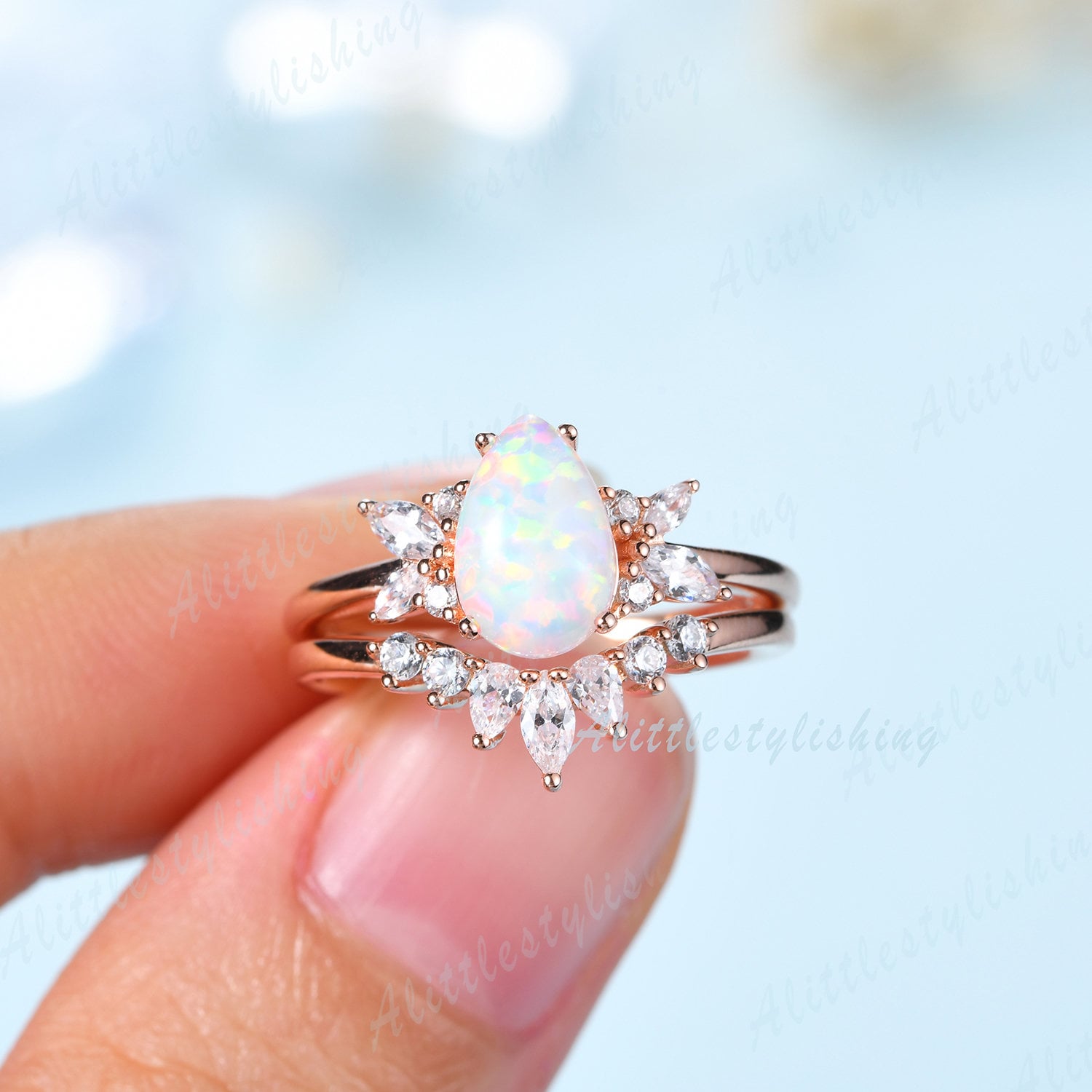 Birnenförmiges Opal-Verlobungsring-Set Für Sie, Vintage-Blumen-Verlobungsringe Frauen, Roségold-Opal-Brautset, Moissanit-Ehering-Set von Alittlestylishing