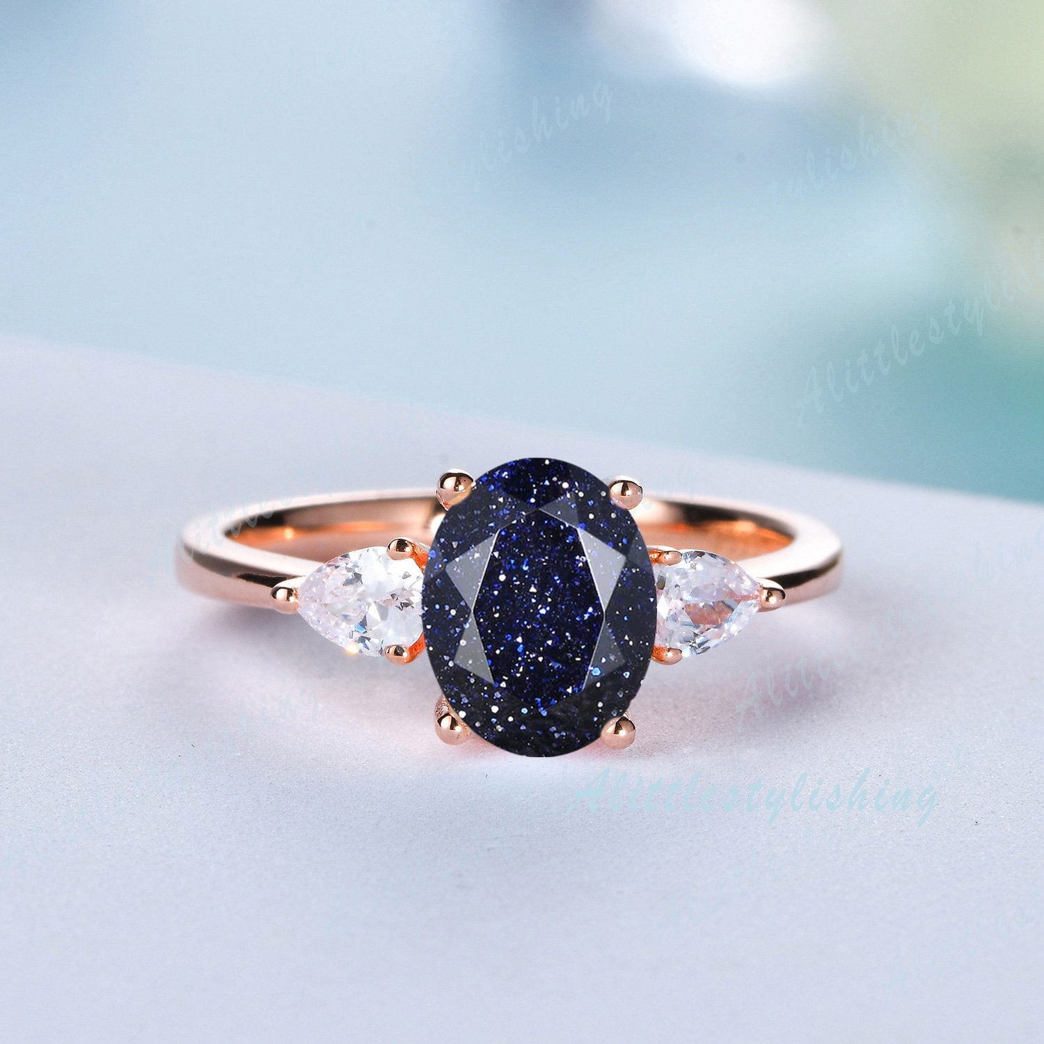 Blauer Sandstein Ring Drei Stein Verlobungsring Rosegold Oval Galaxy Birnenschliff Moissanit Hochzeit Jahrestag Versprechen von Alittlestylishing