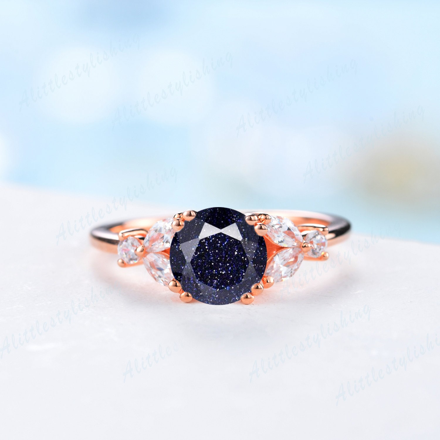 Blauer Sandstein Verlobungsring Für Frau, Rose Gold Zierlicher Verlobungsring, Galaxy Vintage 6 Zinken Ring, Art Deco Marquise Hochzeit Brautring von Alittlestylishing