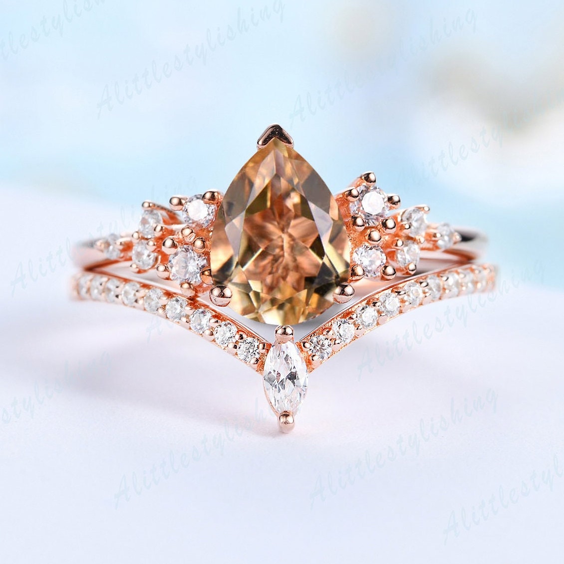 Citrin Verlobungsring Set Pear Cut Promise Ring Rose Gold Moissanit Ehering Marquise Nesting Band Curve von Alittlestylishing