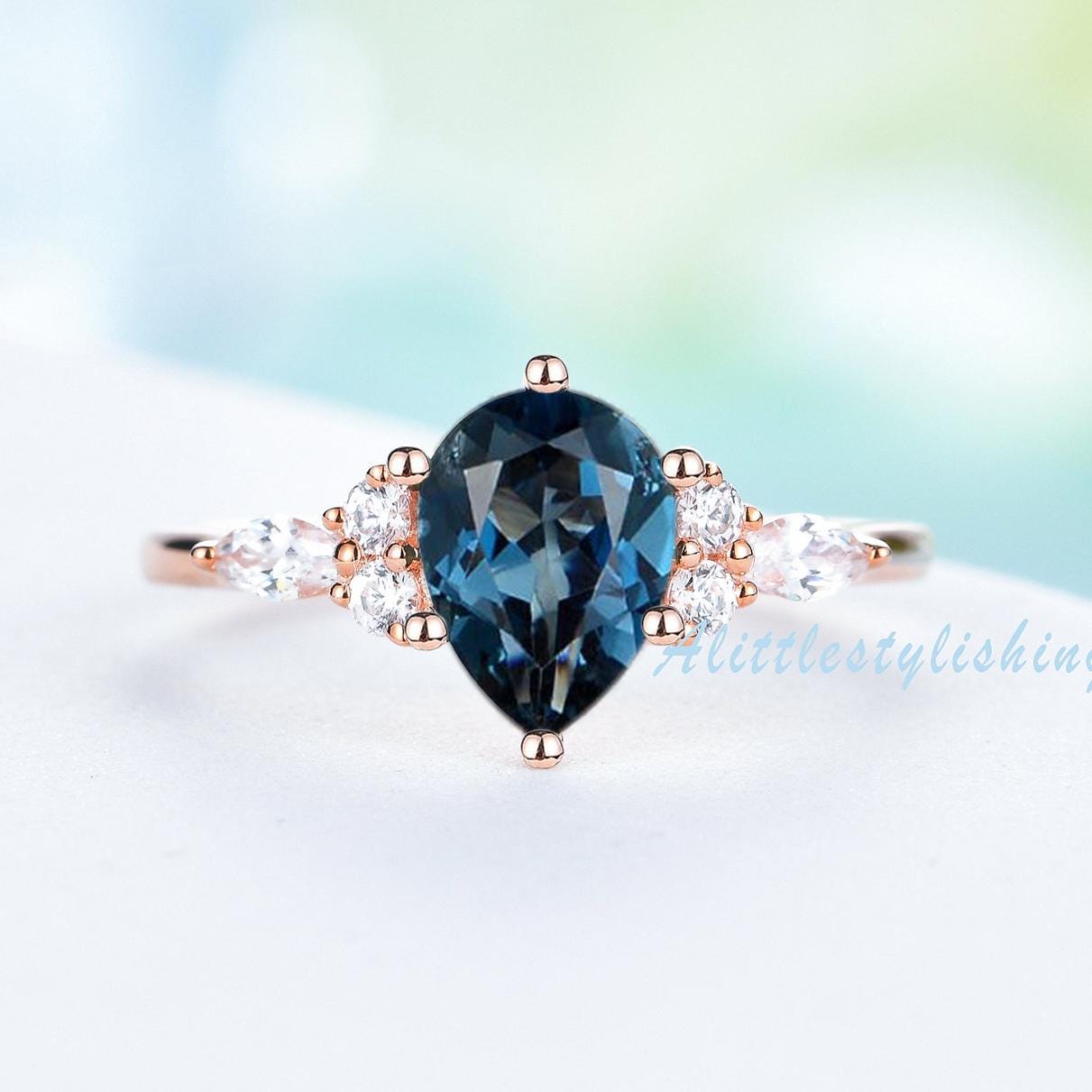 London Blautopas Verlobungsring 3 Stein Marquise Ehering Pear Cut Topas Ring Vintage Hochzeit Braut Versprechen Jahrestag 14K Gold von Alittlestylishing