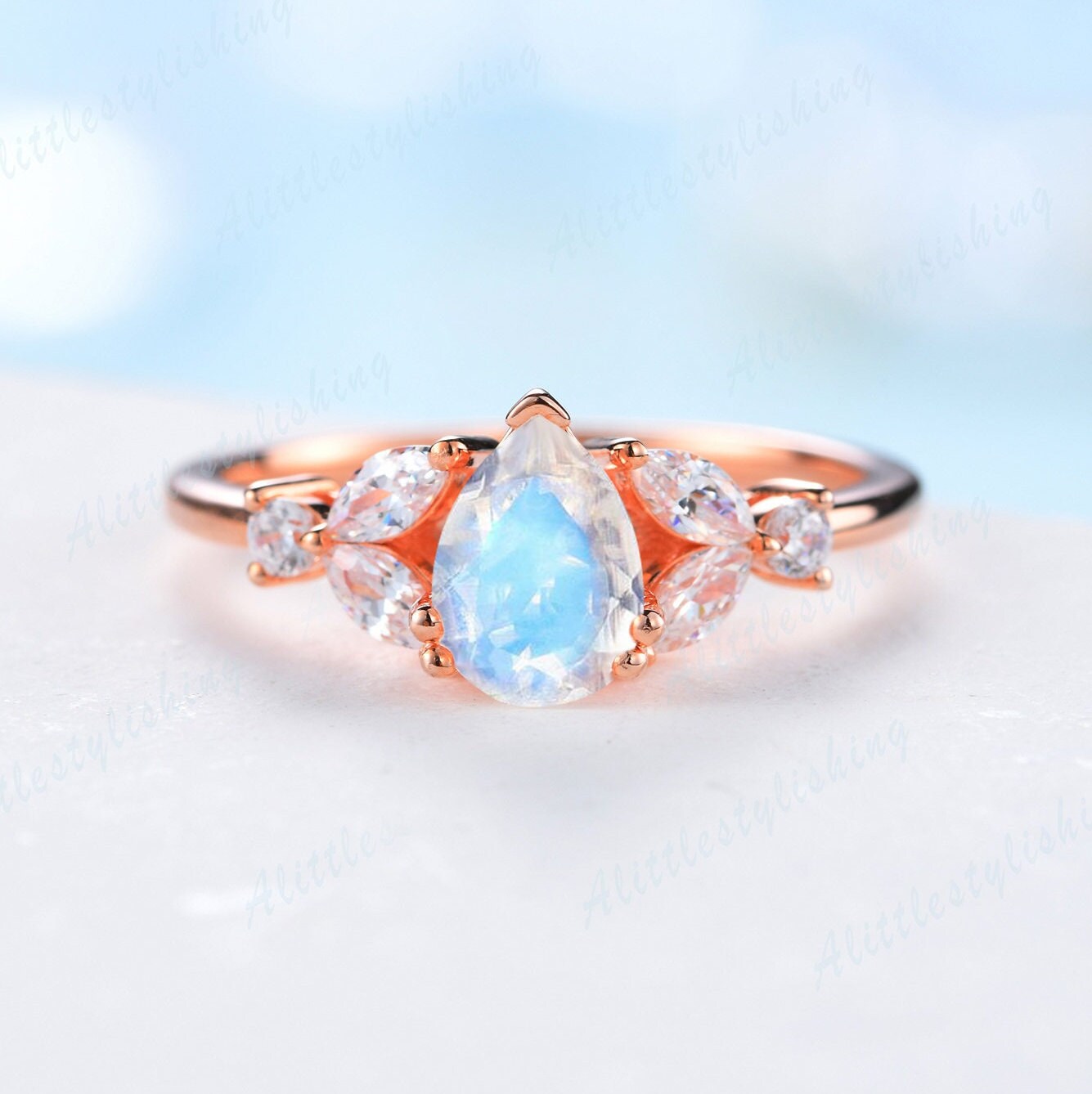 Natürlicher Mondstein Ring Juni Geburtsstein Minimalist Damen Halbmond Regenbogen Muttertag Geschenk Für Sie Statement Schmuck von Alittlestylishing