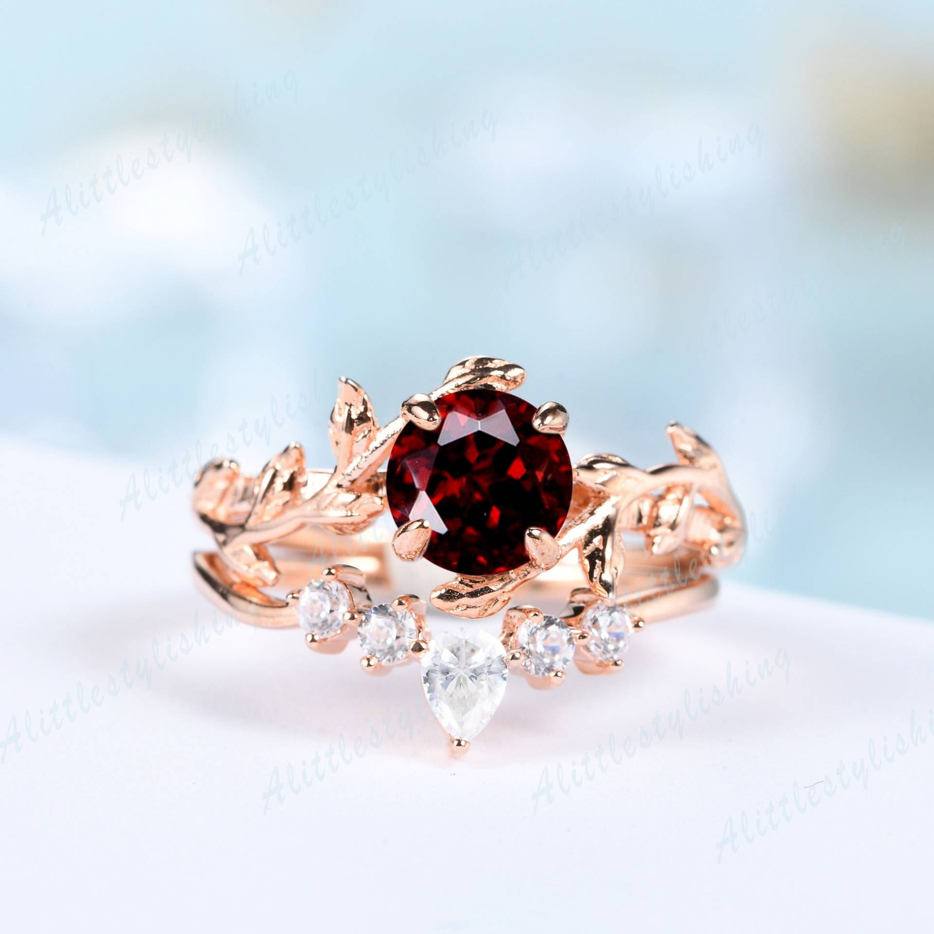 Natürlicher Roter Granat Ring Roter Edelstein Verlobung Moissanit Set Januar Geburtsstein Rund Geschliffen Jahrestag Geburtstag Geschenk Für Sie von Alittlestylishing