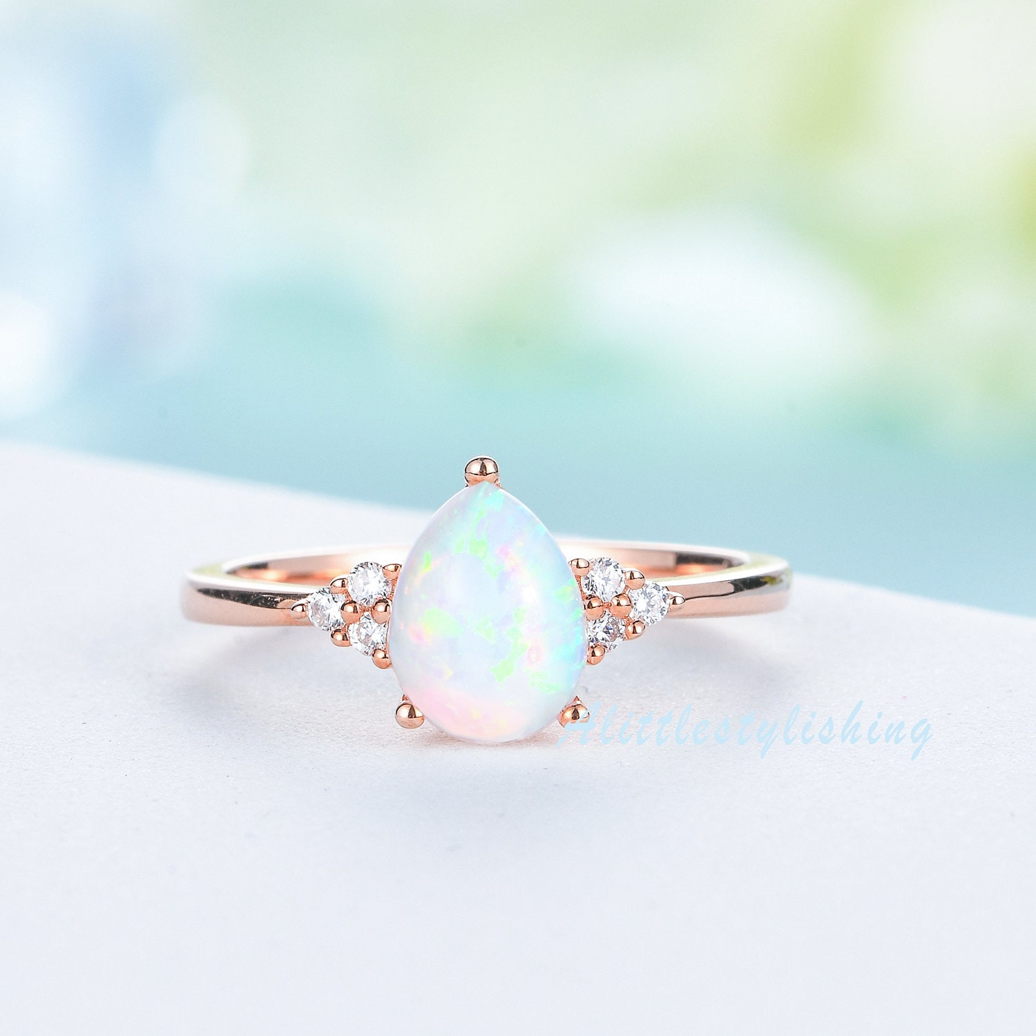 Opal Verlobungsring Birnenförmiger Opalring Sieben Stein Ring Unikat Ehering Solitär Zierlicher Brautring Rosegold von Alittlestylishing