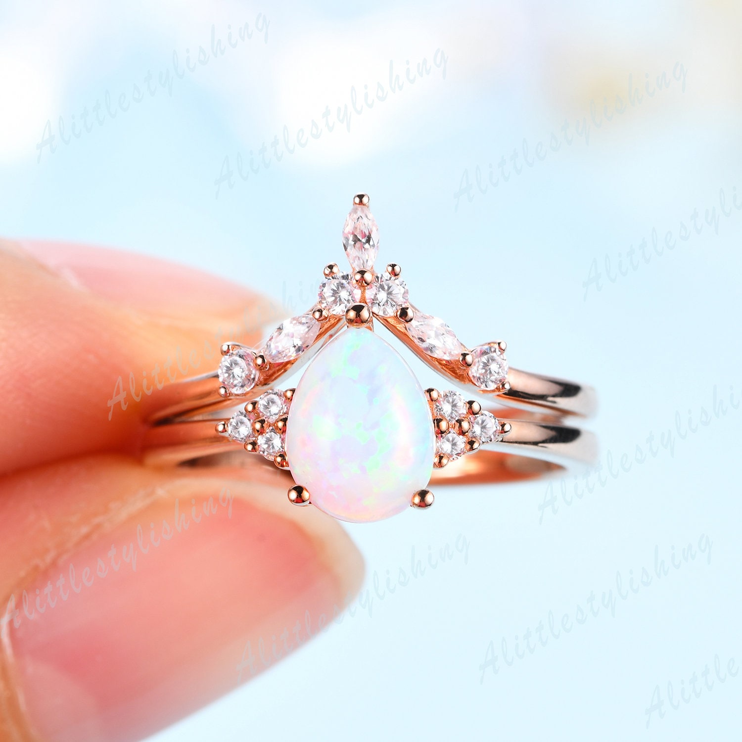 Opalringe Für Frauen Weißer Opal Verlobungsring Birnenschliff Ehering Kurve V Stapelband Antik Rose Gold Silber Braut Set von Alittlestylishing