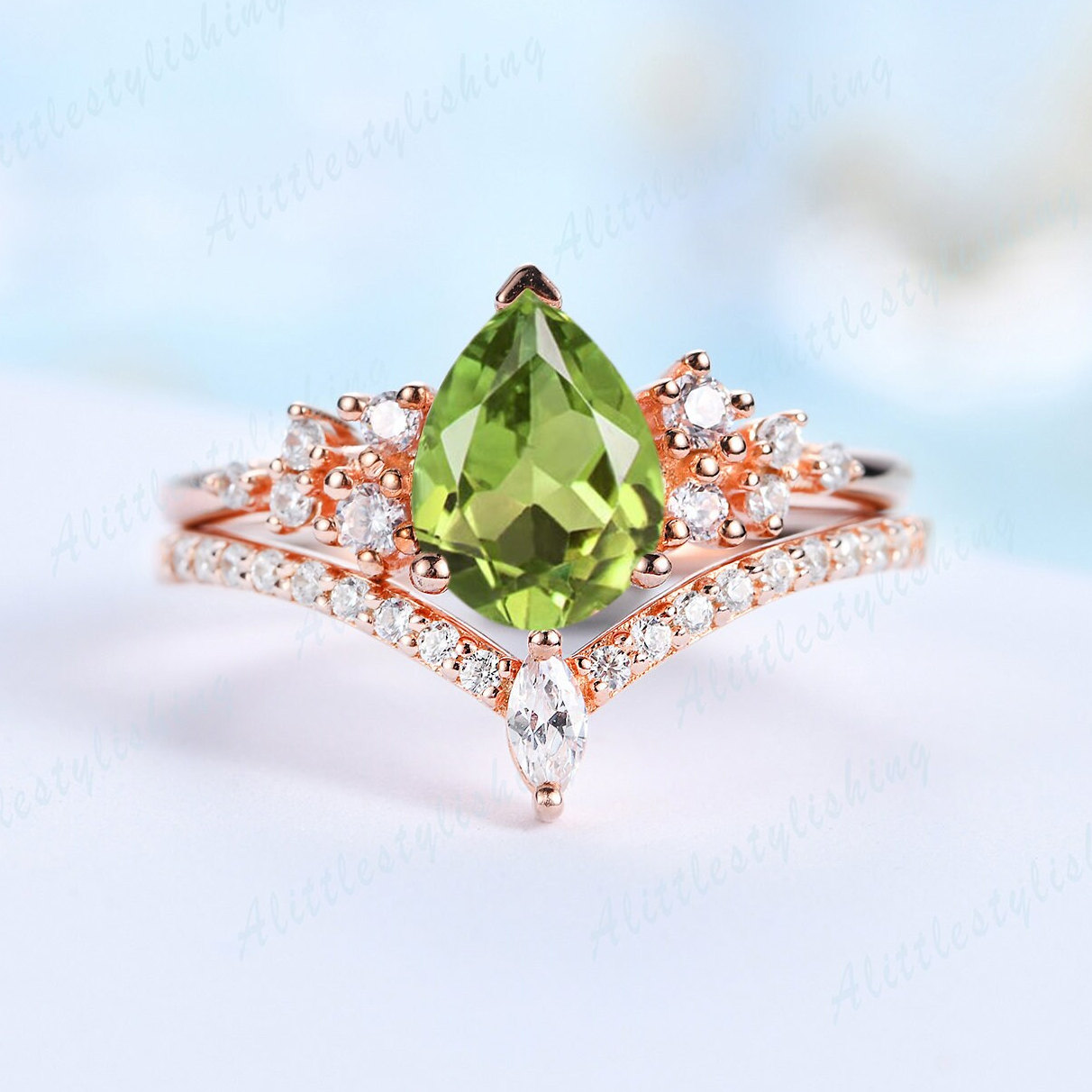 Peridot Verlobungsring Set Antik Birne Grün Ehering Rose Gold Versprechen Ringe Für Frauen Kurve Braut von Alittlestylishing