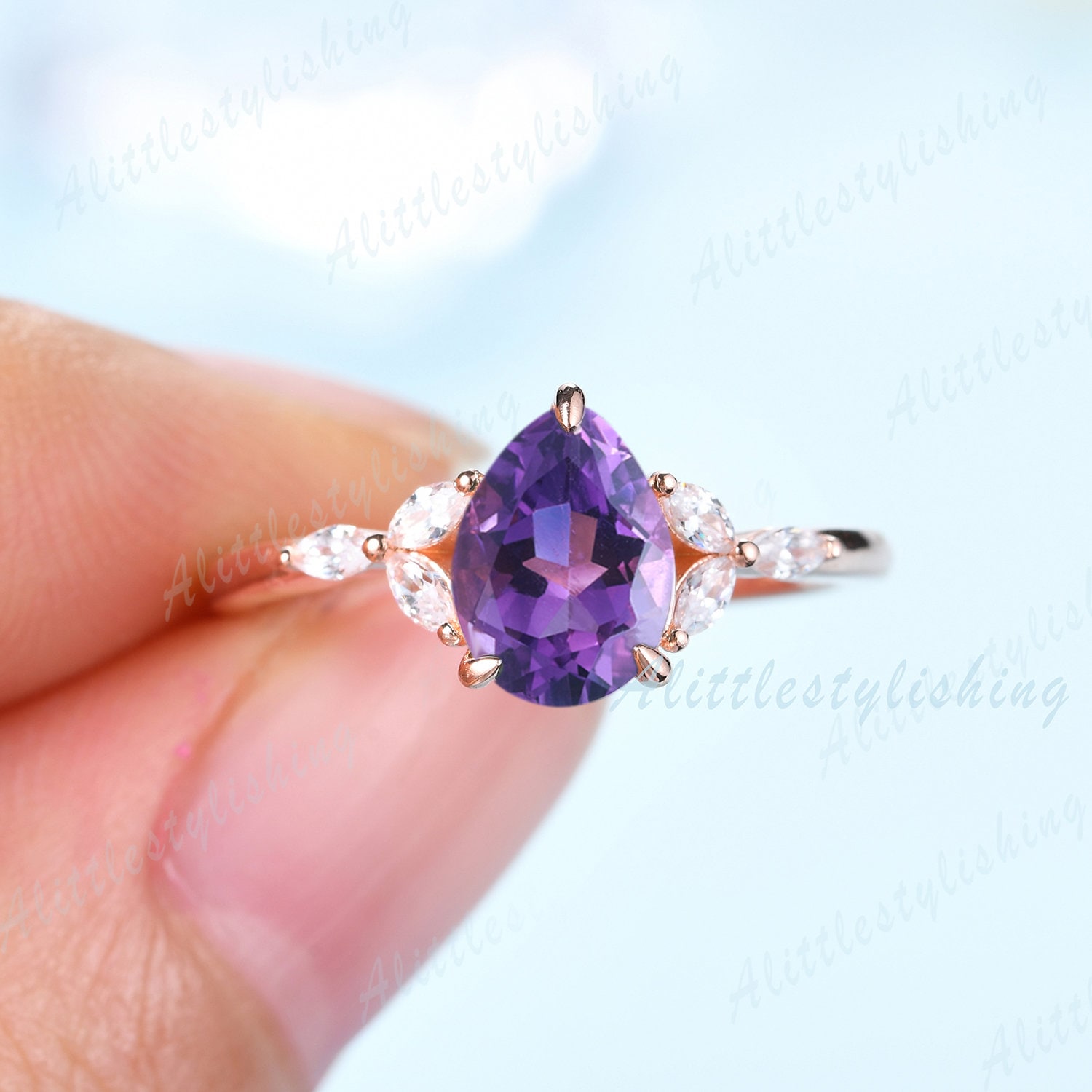 Rose Gold Zierlicher Amethyst Verlobungsring Art Deco Vintage Moissanit Ring Frau Versprechen Jahrestag von Alittlestylishing